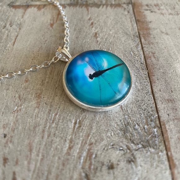 Jewelry - Dragonfly pendant necklace
